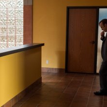 Better Call Saul 3: Bob Odenkirk in un momento della premiere della nuova stagione