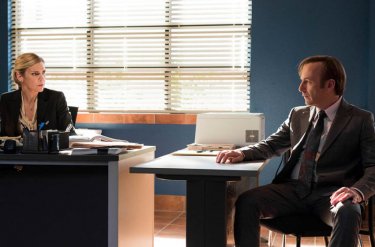 Better Call Saul 3: Bob Odenkirk e Rhea Seehorn nella premiere della nuova stagione