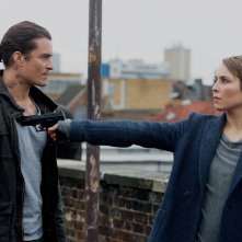 Codice Unlocked - Londra sotto attacco: Noomi Rapace e Orlando Bloom in una scena del film