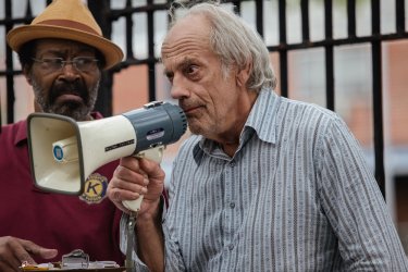 Insospettabili sospetti: Christopher Lloyd in una scena del film