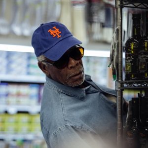 Insospettabili sospetti: Morgan Freeman in una scena del film
