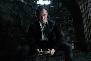 King Arthur: Legend of the Sword - Jude Law in una foto del film