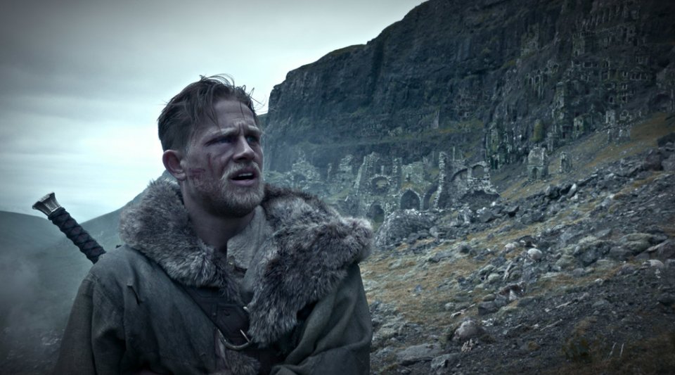 King Arthur: Legend of the Sword - Charlie Hunnam in una foto del film