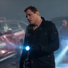 Monster Trucks: Holt McCallany in una scena del film
