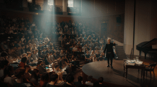 Doctor Who: una scena dell'episodio The Pilot, decima stagione