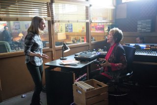 Adorabile nemica: Shirley MacLaine e Amanda Seyfried in un momento del film