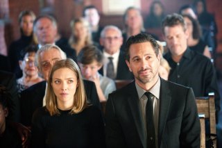 Adorabile nemica: Amanda Seyfried e Thomas Sadoski in una scena del film