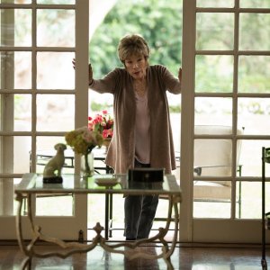 Adorabile nemica: Shirley MacLaine in una scena del film