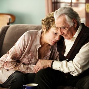 Adorabile nemica: Shirley MacLaine e Philip Baker Hall in una scena del film