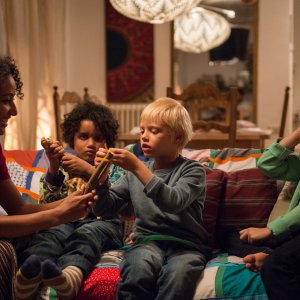 Tutto può succedere: Esther Elisha con Sean Ghedion, Giulia Felic