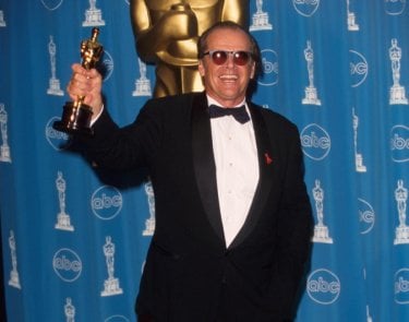 Jack Nicholson con l'Oscar vinto per 'Qualcosa è cambiato'