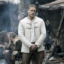 King Arthur - Il potere della spada: Charlie Hunnam in una scena del film