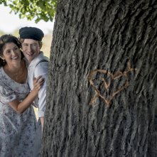 La storia dell'amore: Gemma Arterton e Mark Rendall divertiti in una scena del film