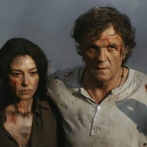 On the Milky Road - Sulla Via Lattea: Monica Bellucci insieme ad Emir Kusturica in un'immagine del film