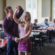 Song to Song: Natalie Portman e Michael Fassbender in una scena del film