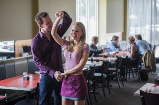 Song to Song: Natalie Portman e Michael Fassbender in una scena del film