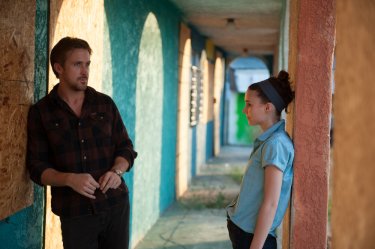 Song to Song: Ryan Gosling e Rooney Mara in una scena del film