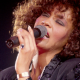 Whitney Houston: la tragica vita di una voce suadente