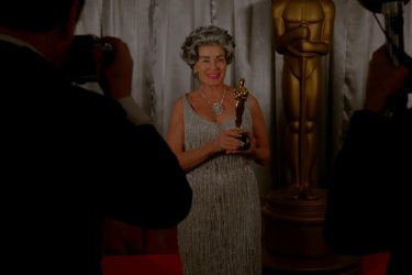 Feud: una scena della serie con Jessica Lange