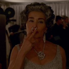 Feud: un momento della serie con Jessica Lange