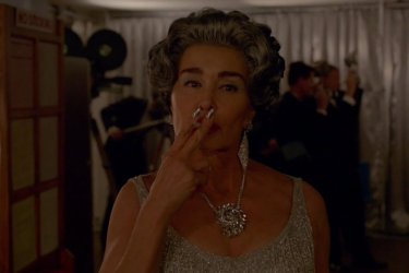 Feud: un momento della serie con Jessica Lange