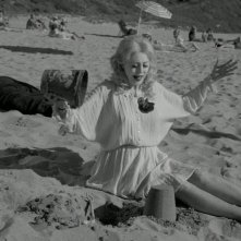 Feud: Susan Sarandon in una scena