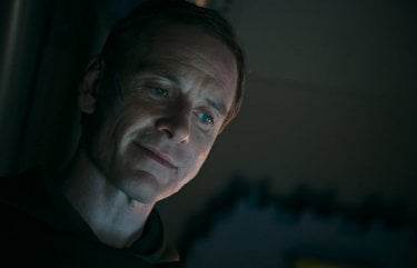 Alien: Covenant, Michael Fassbender in una scena del film