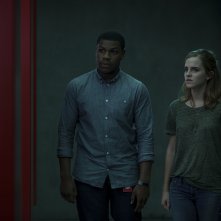 The Circle: Emma Watson e John Boyega in una scena del film