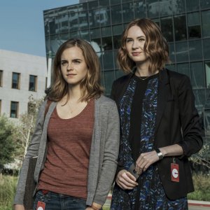 The Circle: Emma Watson e Karen Gillan in una scena del film