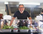 Jeff Goldblum diventa chef: a Sydney aperto un chiosco di hamburger 