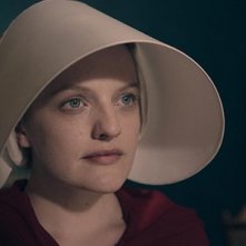 The Handmaid's Tale: Elisabeth Moss nell'episodio Offred