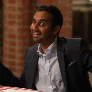 Master of None: Aziz Ansari in una scena della seconda stagione
