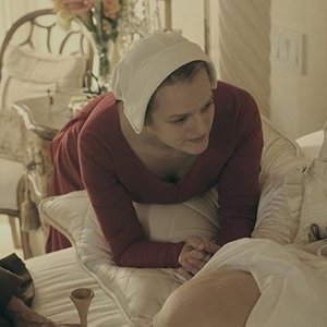 The Handmaid's Tale: una scena dell'episodio Birth Day