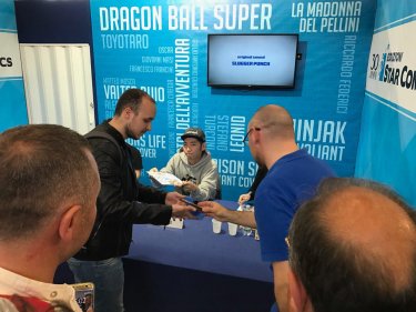 Comicon 2017: Toyotaro mentre firma autografi ai fan