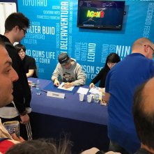 Comicon 2017: Toyotaro mentre firma autografi