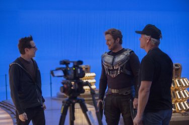 Guardiani della Galassia Vol. 2: Chris Pratt e il regista James Gunn sul set