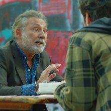 I peggiori: Francesco Paolantoni e Lino Guanciale (di spalle) in una scena del film