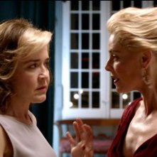 La notte che mia madre ammazzò mio padre: Belén Rueda e María Pujalte in una scena del film