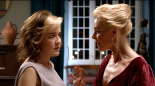 La notte che mia madre ammazzò mio padre: Belén Rueda e María Pujalte in una scena del film