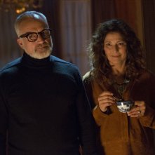 Scappa - Get Out: Catherine Keener e Bradley Whitford in una scena del film