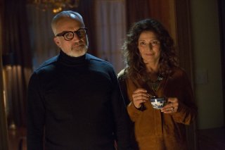 Scappa - Get Out: Catherine Keener e Bradley Whitford in una scena del film