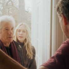 The Dinner: Chloë Sevigny, Richard Gere e Steve Coogan (di spalle) in una scena del film