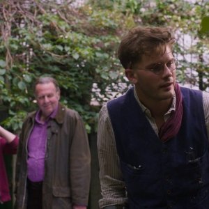 This Beautiful Fantastic: Andrew Scott, Tom Wilkinson e Jeremy Irvine in una scena del film