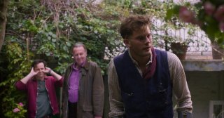 This Beautiful Fantastic: Andrew Scott, Tom Wilkinson e Jeremy Irvine in una scena del film
