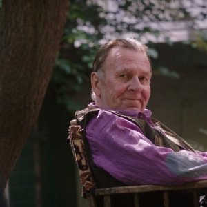 This Beautiful Fantastic: Tom Wilkinson in una scena del film
