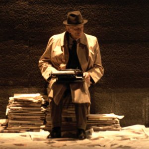 Roberto Herlitzka in una scena di Indro. L'uomo che scriveva sull'acqua