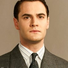 Assassinio sull'Orient Express: il ritratto di Tom Bateman