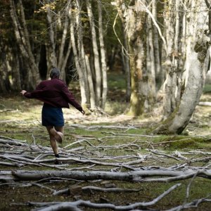 Sicilian Ghost Story: Julia Jedlikowska di spalle mentre corre in un momento del film