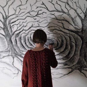 Sicilian Ghost Story: Julia Jedlikowska di spalle in un'immagine del film