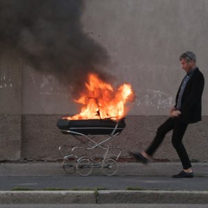 Maurizio Cattelan: Be Right Back, un momento del documentario